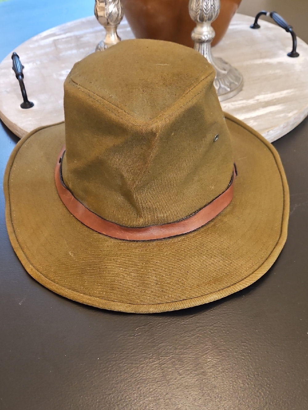 ORVIS Olive Canvas Outback Hat with Leather Band. Size M